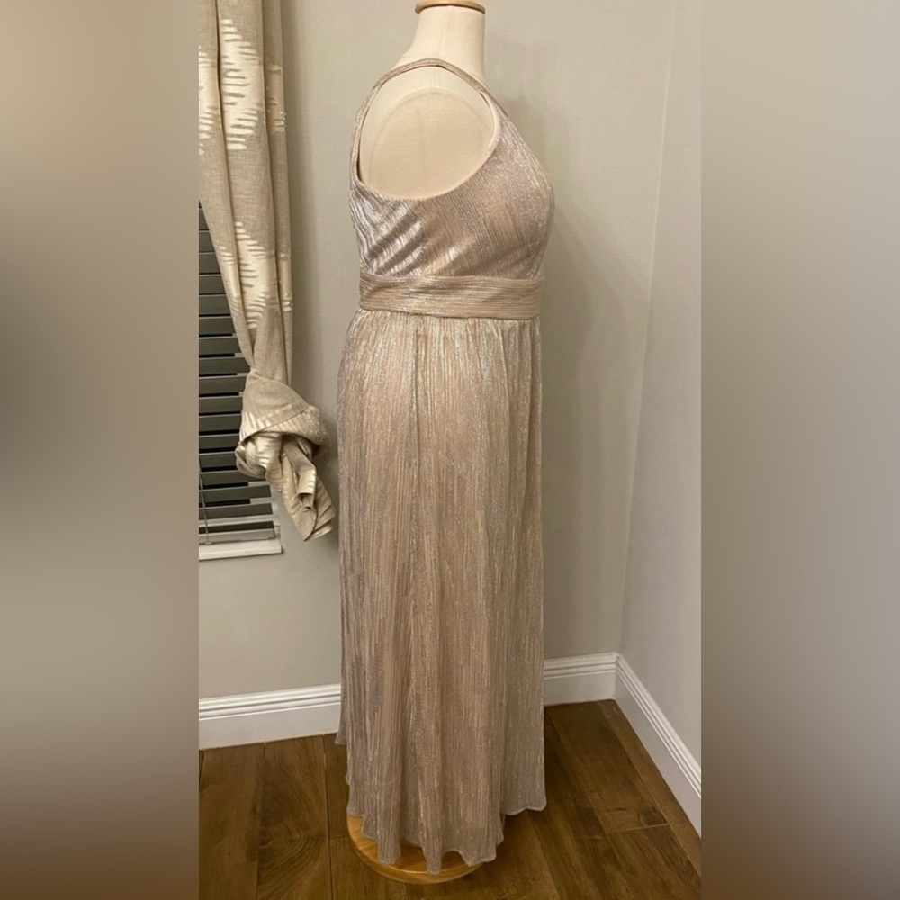 Plus Dress - Picture 7 of 11
